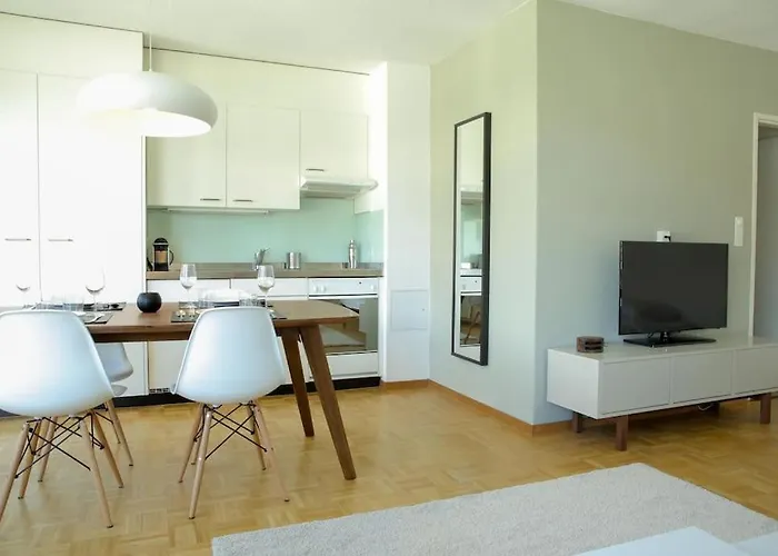 Cozy In The Centre - Art 13 *